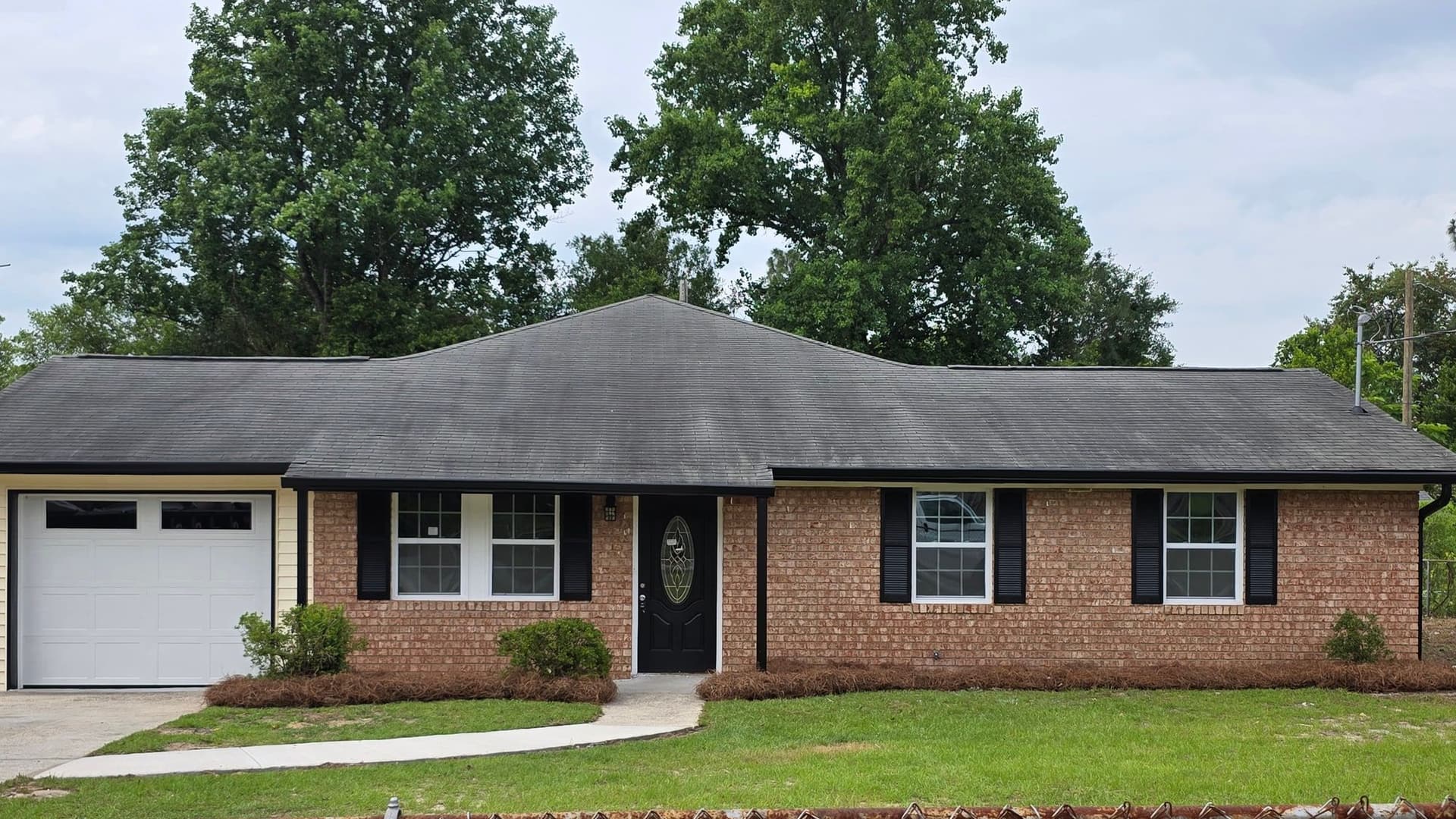 Brick ranch home with the lawn mowed and the driveway edged